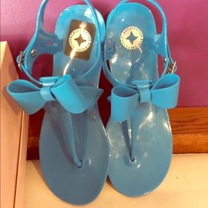 New BCBG size 6 jelly sandals